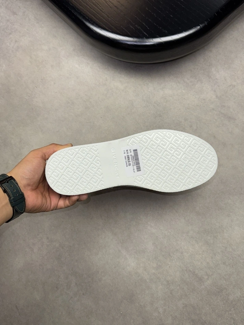 Gxvxnchy Sneakers Modern 152452