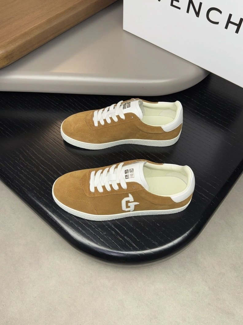Trendsetting Gxvxnchy Sneakers 152449
