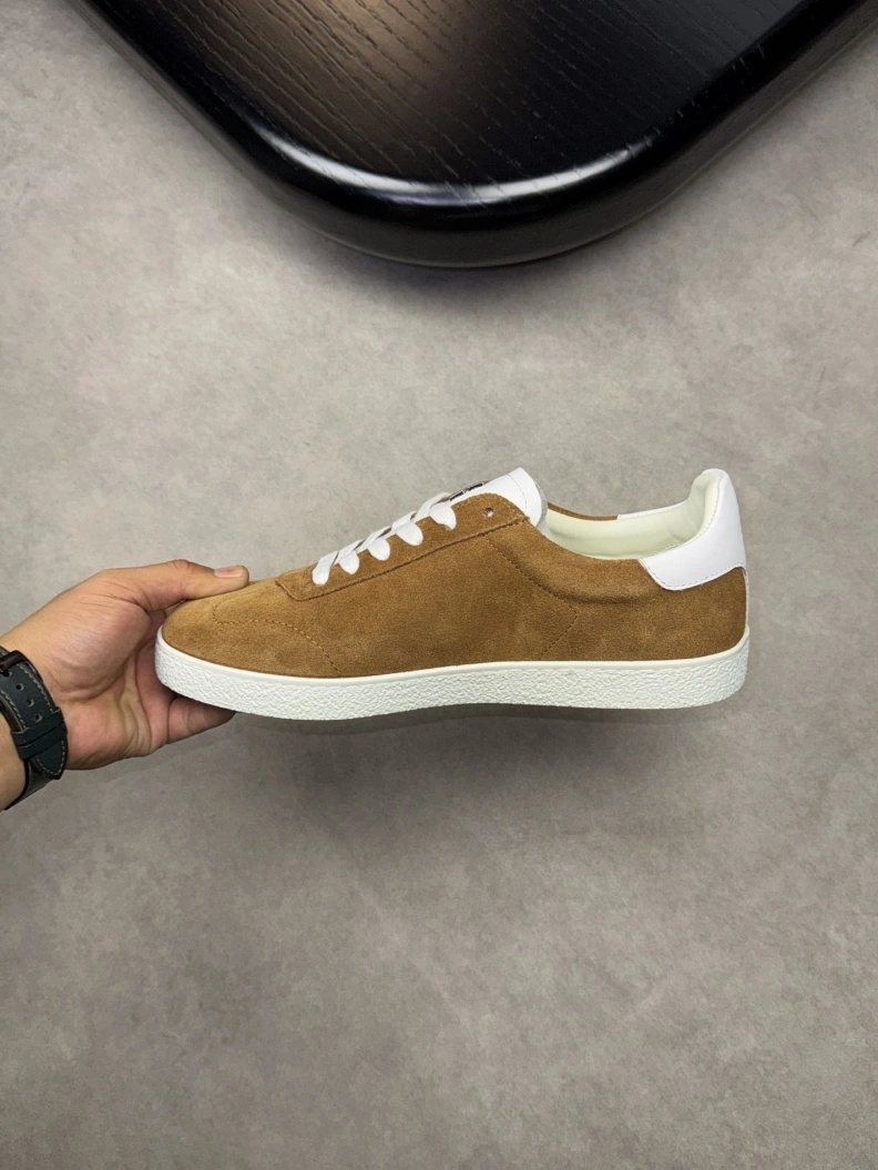 Trendsetting Gxvxnchy Sneakers 152449