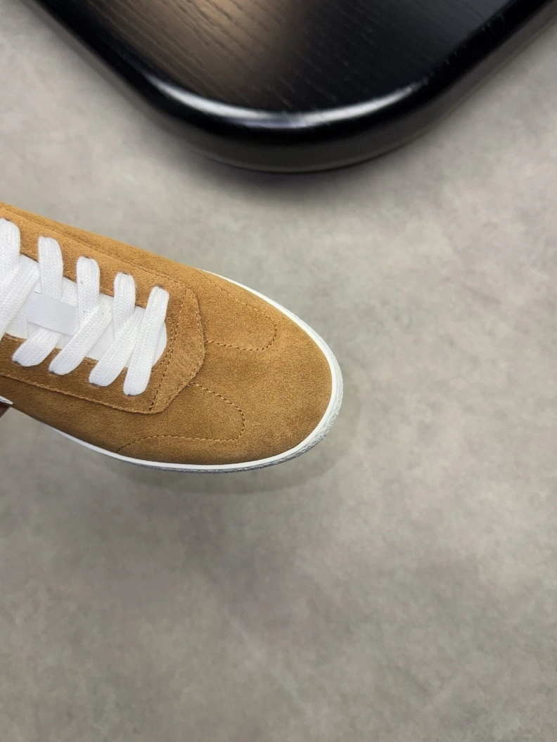 Trendsetting Gxvxnchy Sneakers 152449