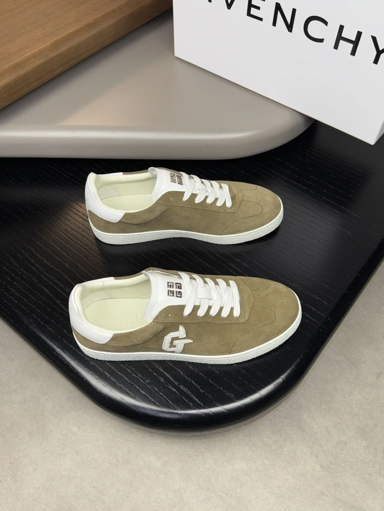 Trendy Gxvxnchy Sneakers 152448