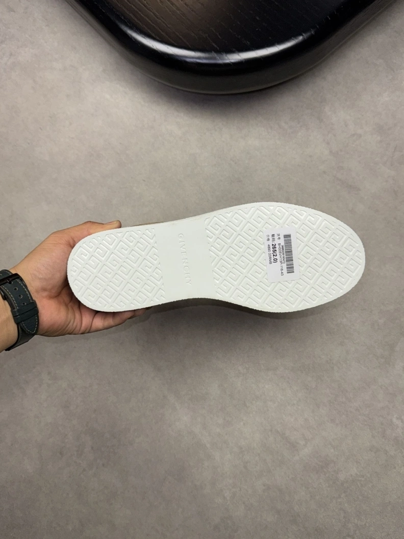 Trendy Gxvxnchy Sneakers 152448