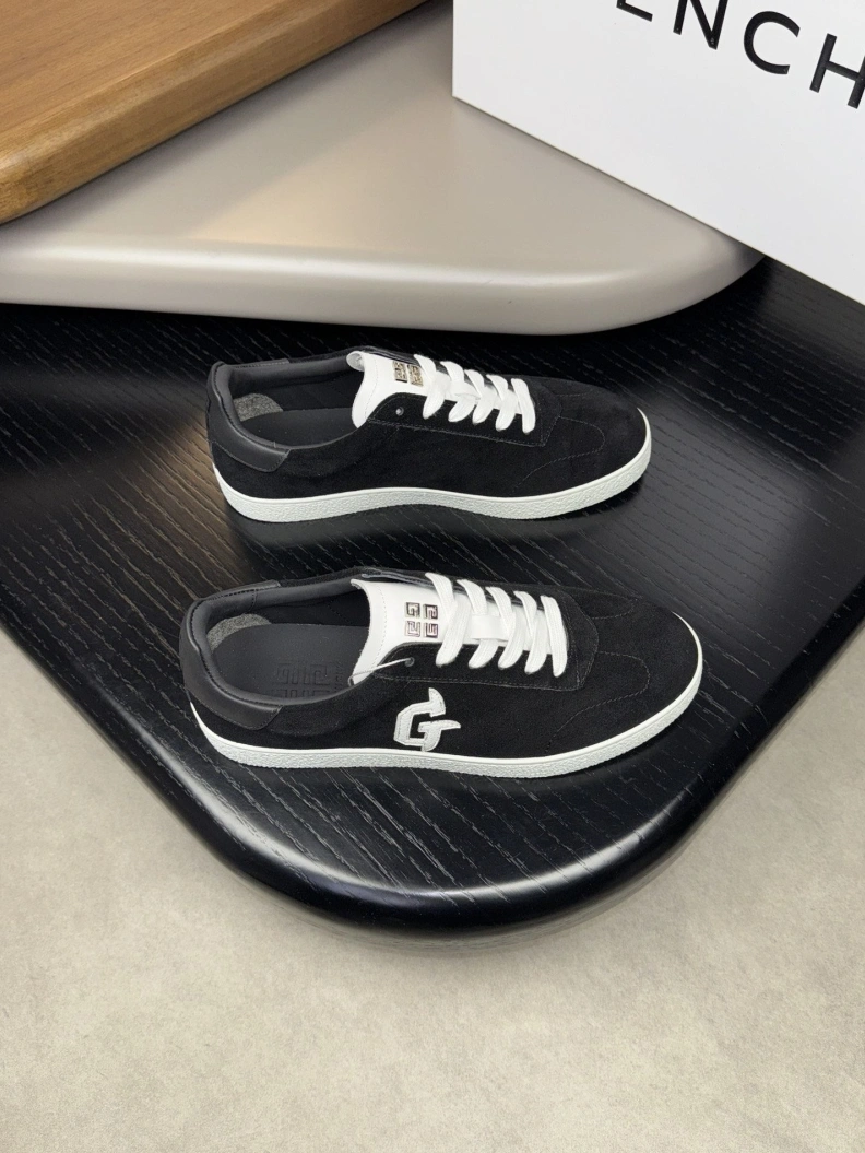 Gxvxnchy Sneakers EyeCatching 152447