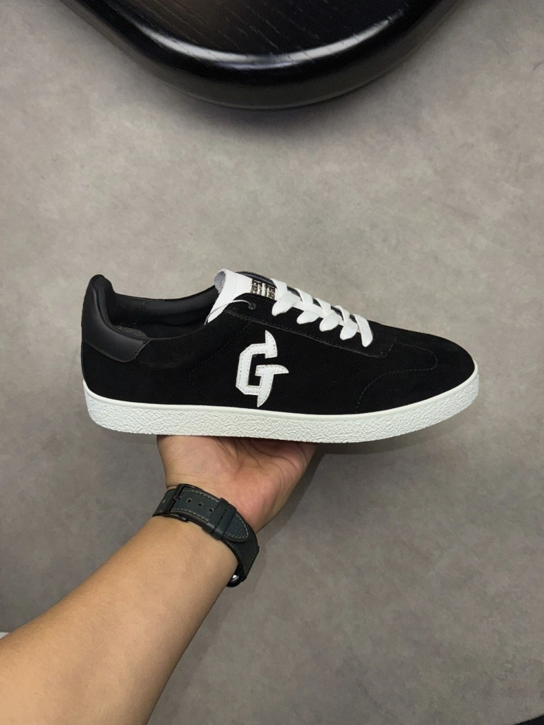 Gxvxnchy Sneakers EyeCatching 152447