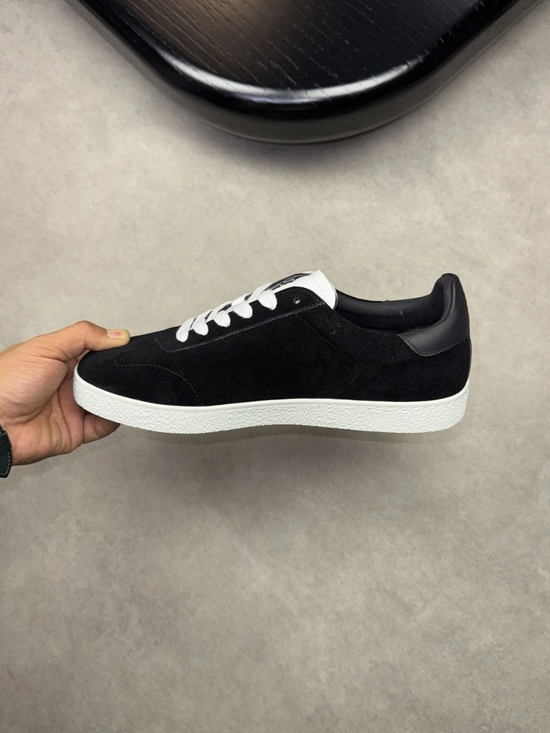 Gxvxnchy Sneakers EyeCatching 152447