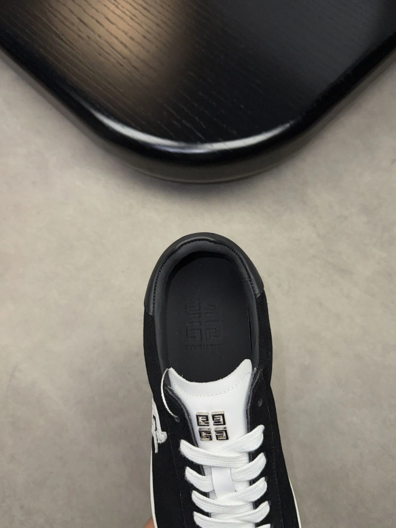 Gxvxnchy Sneakers EyeCatching 152447