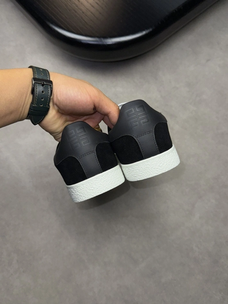 Gxvxnchy Sneakers EyeCatching 152447