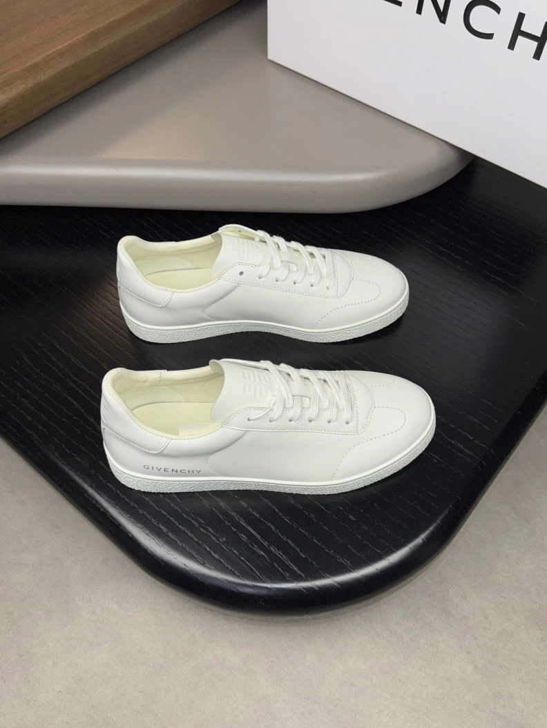 Practical Gxvxnchy Sneakers 152444