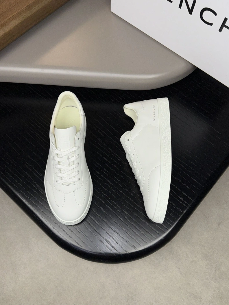 Practical Gxvxnchy Sneakers 152444