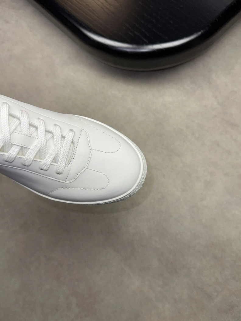 Practical Gxvxnchy Sneakers 152444