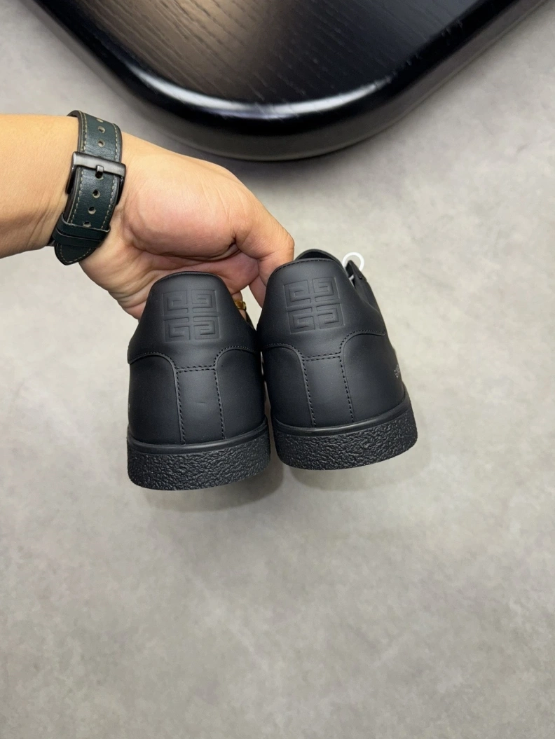 Durable Gxvxnchy Sneakers 152443