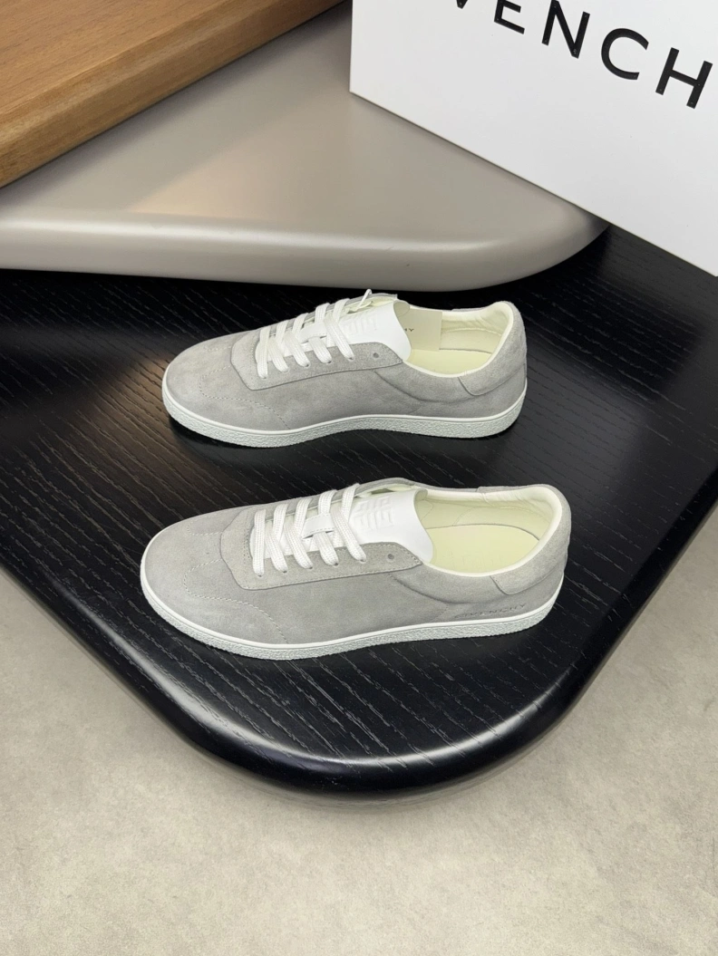 Durable Gxvxnchy Sneakers 152442