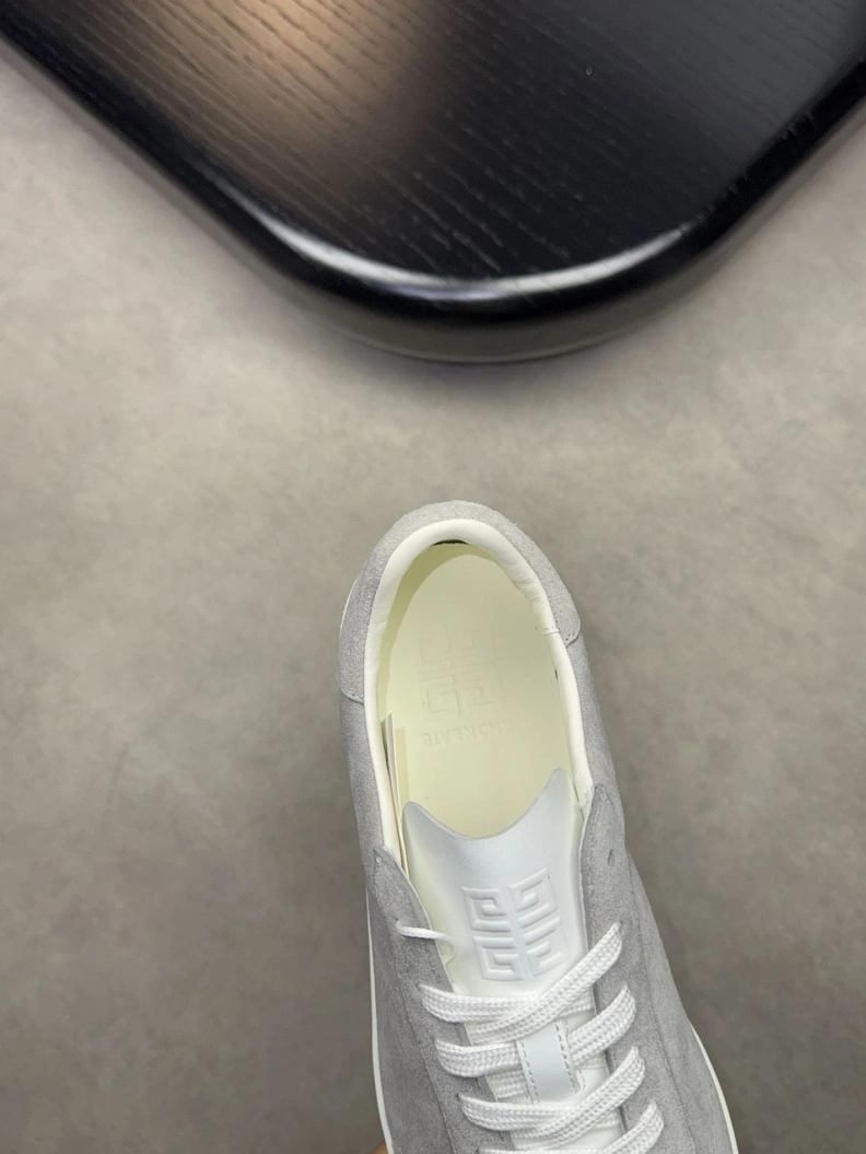 Durable Gxvxnchy Sneakers 152442