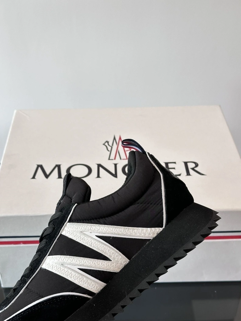 Minimalist Mxnclxr Sneakers 197340