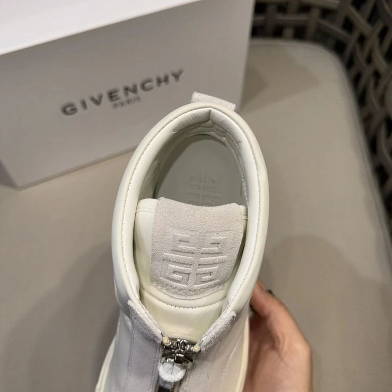 Gxvxnchy Sneakers Modern 152441