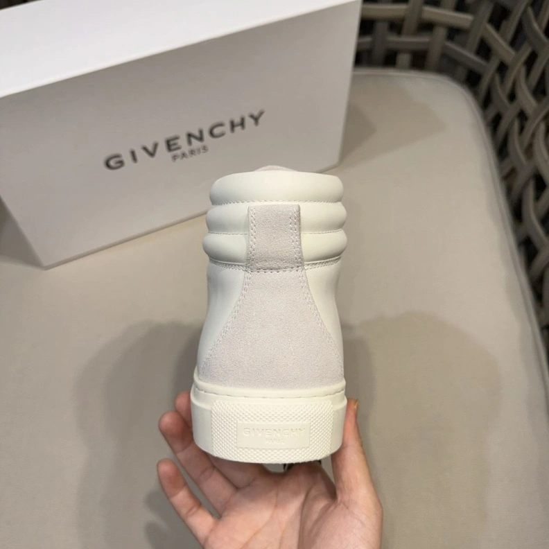 Gxvxnchy Sneakers Modern 152441