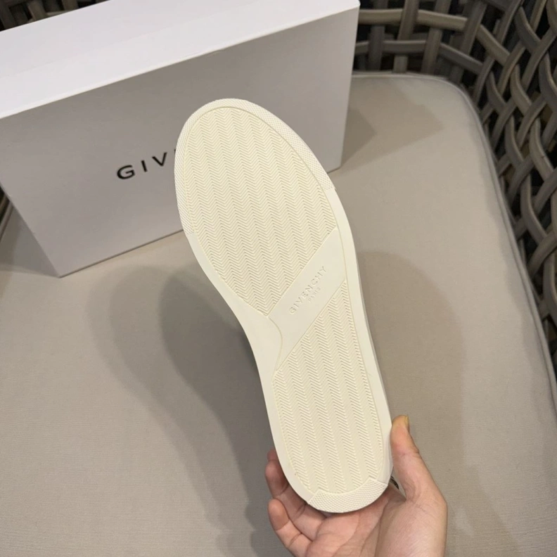 Gxvxnchy Sneakers Modern 152441