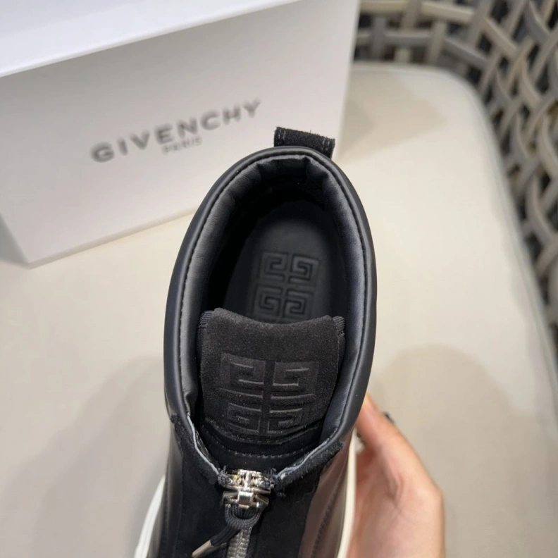 Durable Gxvxnchy Sneakers 152438