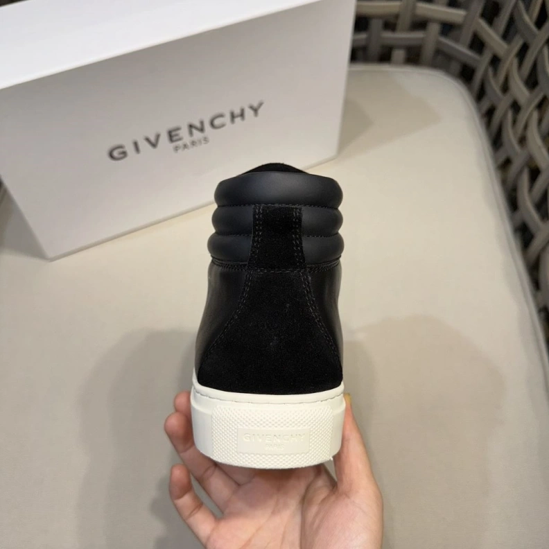 Durable Gxvxnchy Sneakers 152438