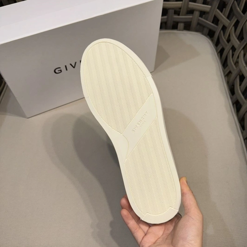 Durable Gxvxnchy Sneakers 152438