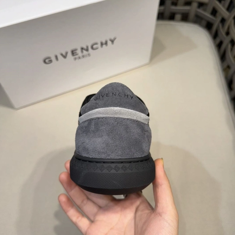 Gxvxnchy Sneakers HighQuality 152437