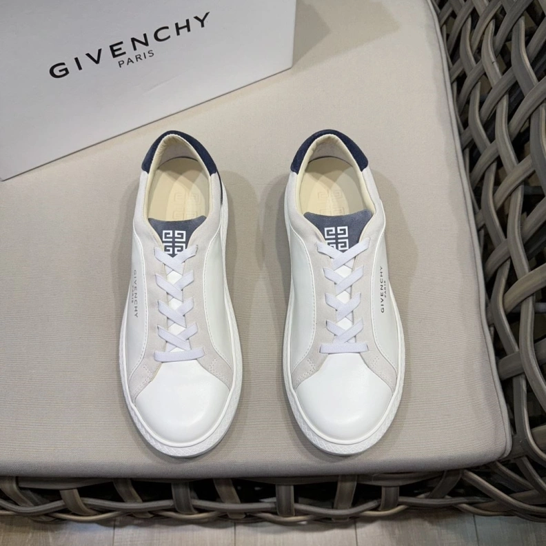 Minimalist Gxvxnchy Sneakers 152430
