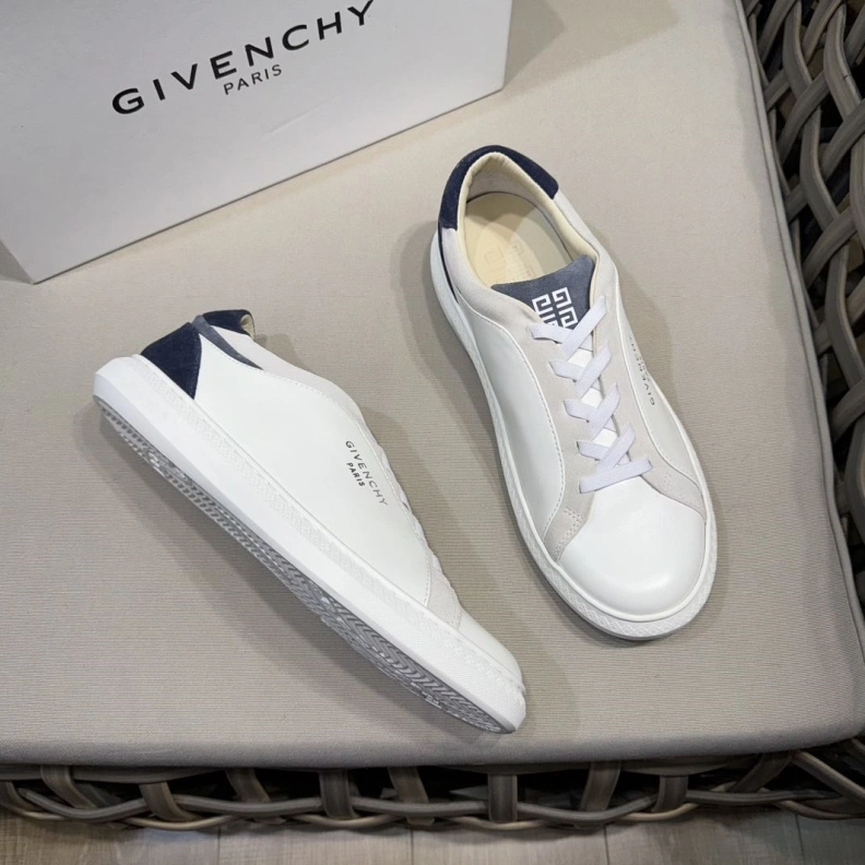 Minimalist Gxvxnchy Sneakers 152430