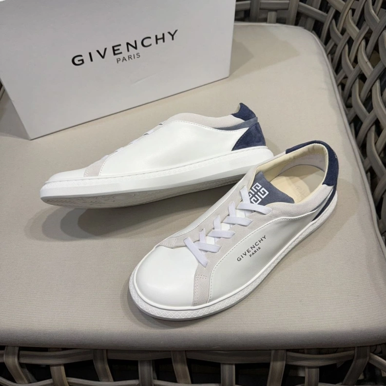 Minimalist Gxvxnchy Sneakers 152430