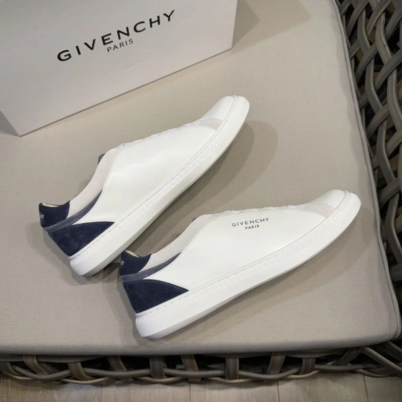 Minimalist Gxvxnchy Sneakers 152430