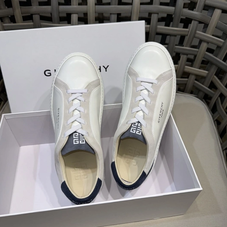 Minimalist Gxvxnchy Sneakers 152430