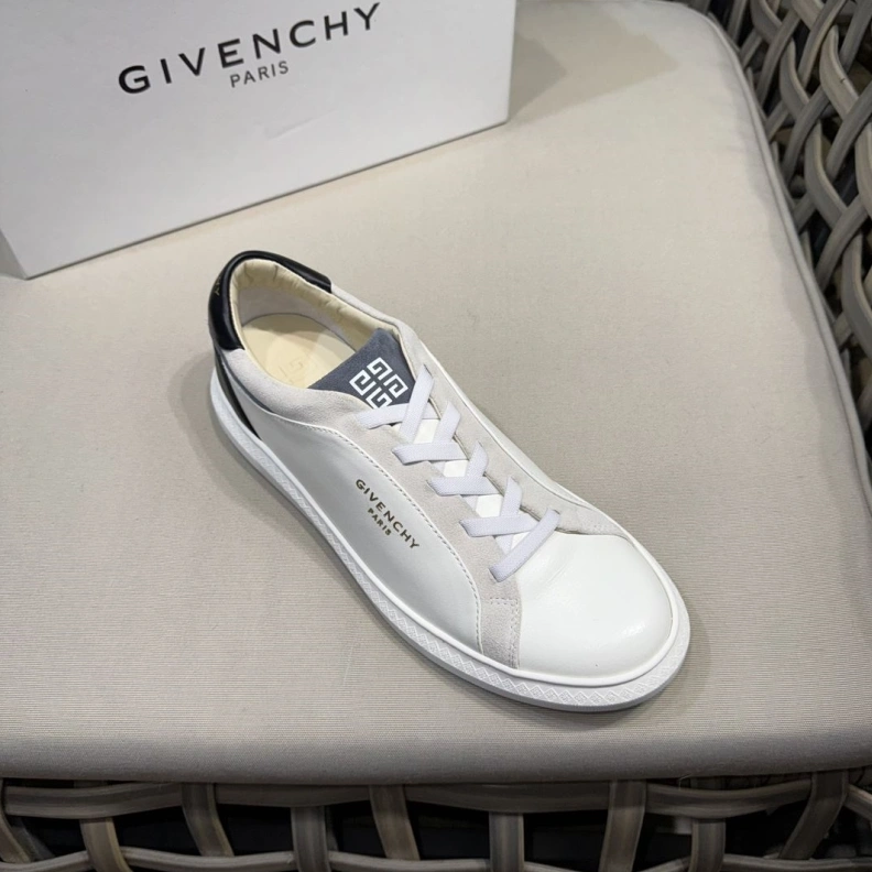 Popular Gxvxnchy Sneakers 152439