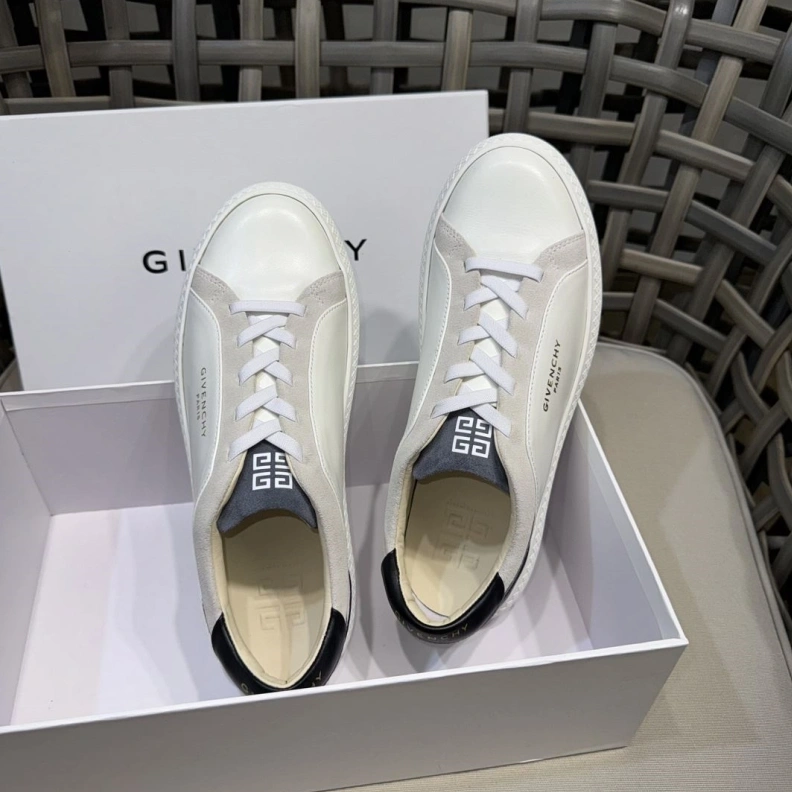 Popular Gxvxnchy Sneakers 152439