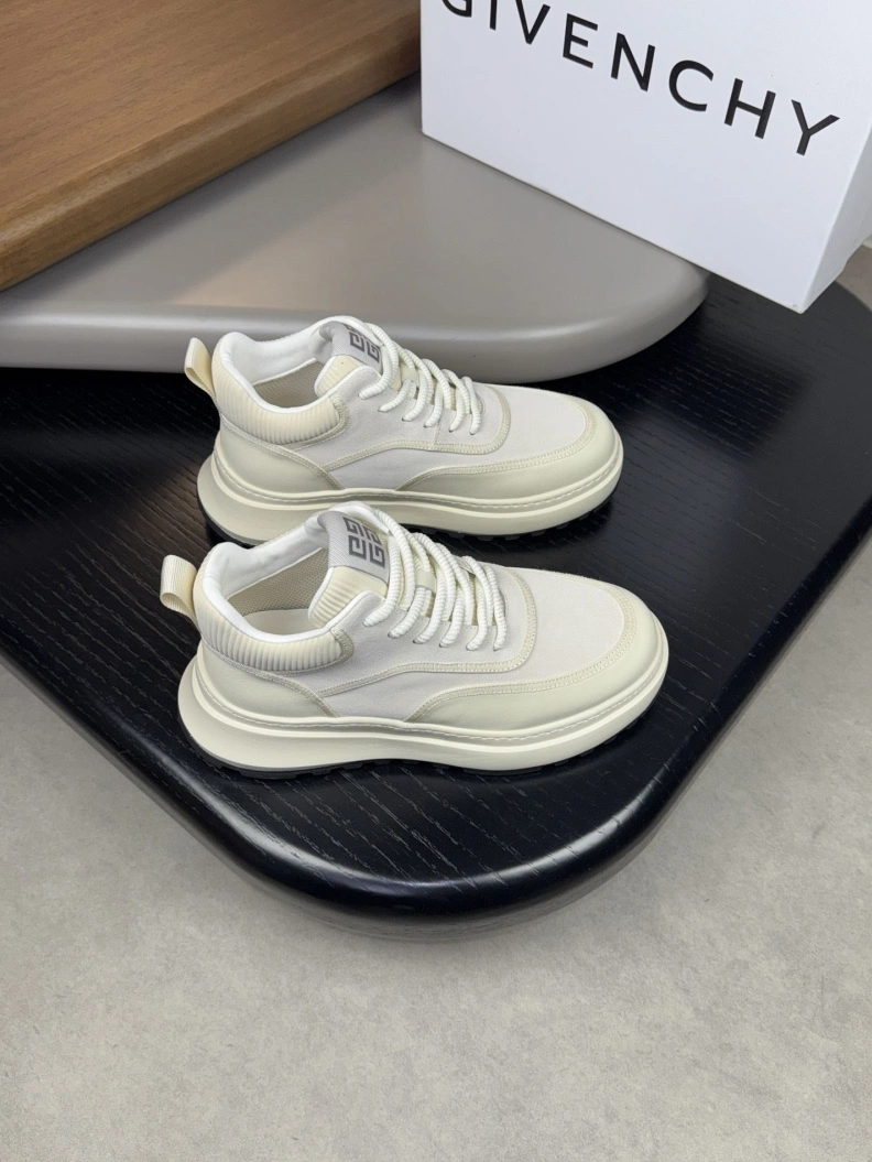 Flexible Gxvxnchy Sneakers 152424