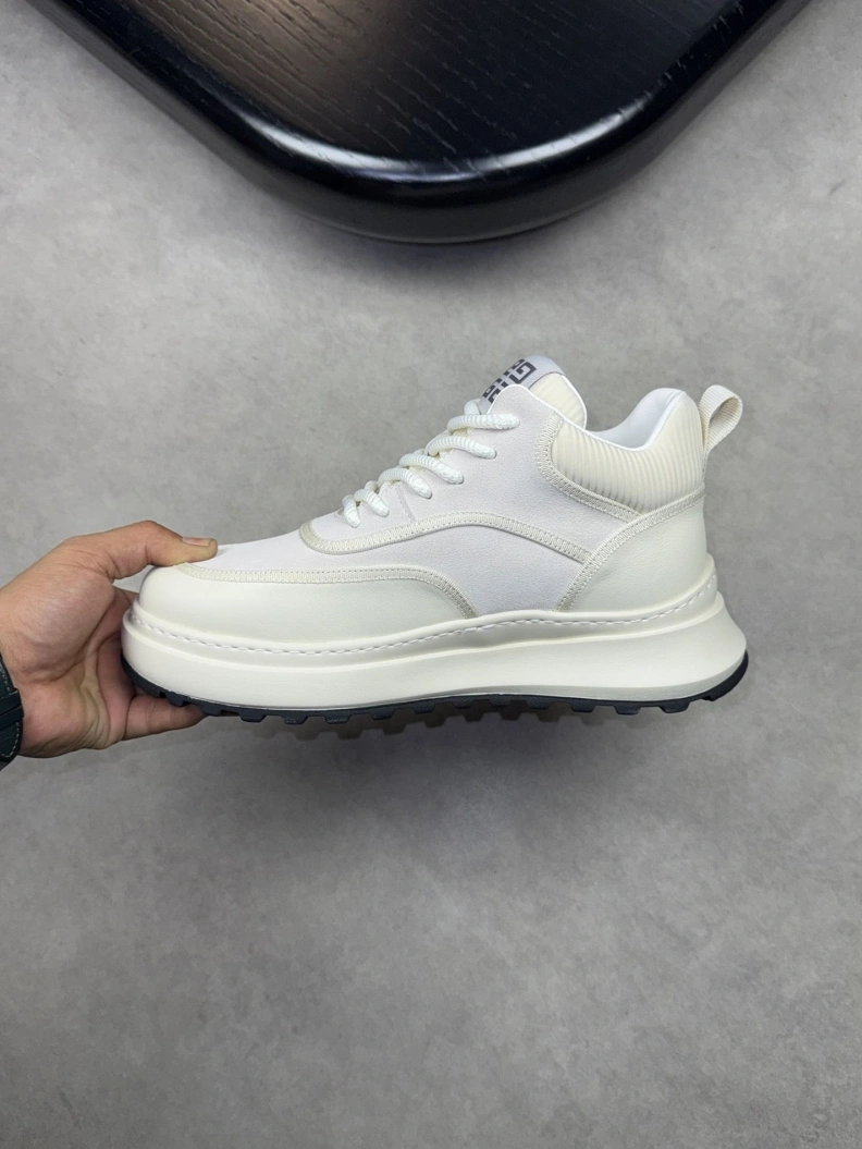 Flexible Gxvxnchy Sneakers 152424