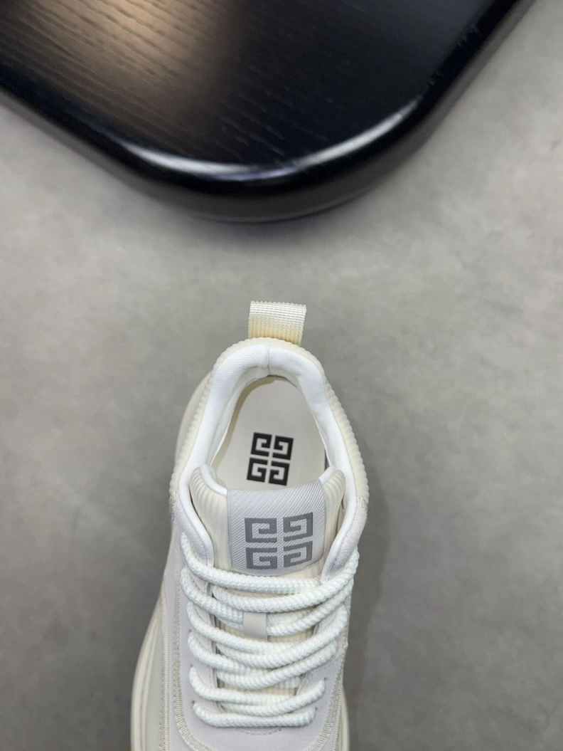 Flexible Gxvxnchy Sneakers 152424