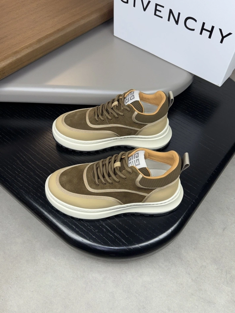 Gxvxnchy Sneakers Sophisticated 152433
