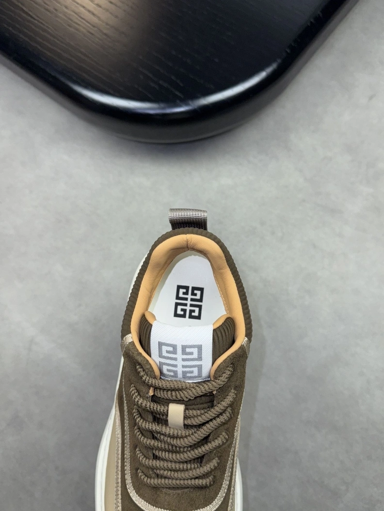 Gxvxnchy Sneakers Sophisticated 152433