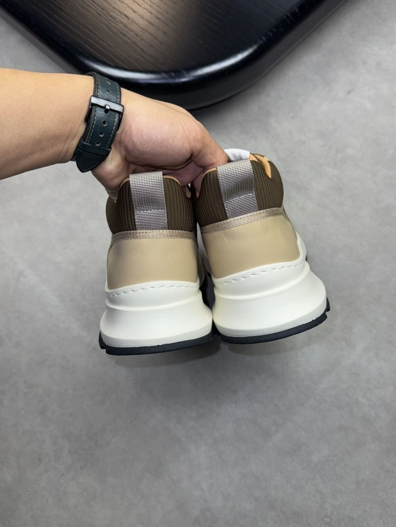 Gxvxnchy Sneakers Sophisticated 152433