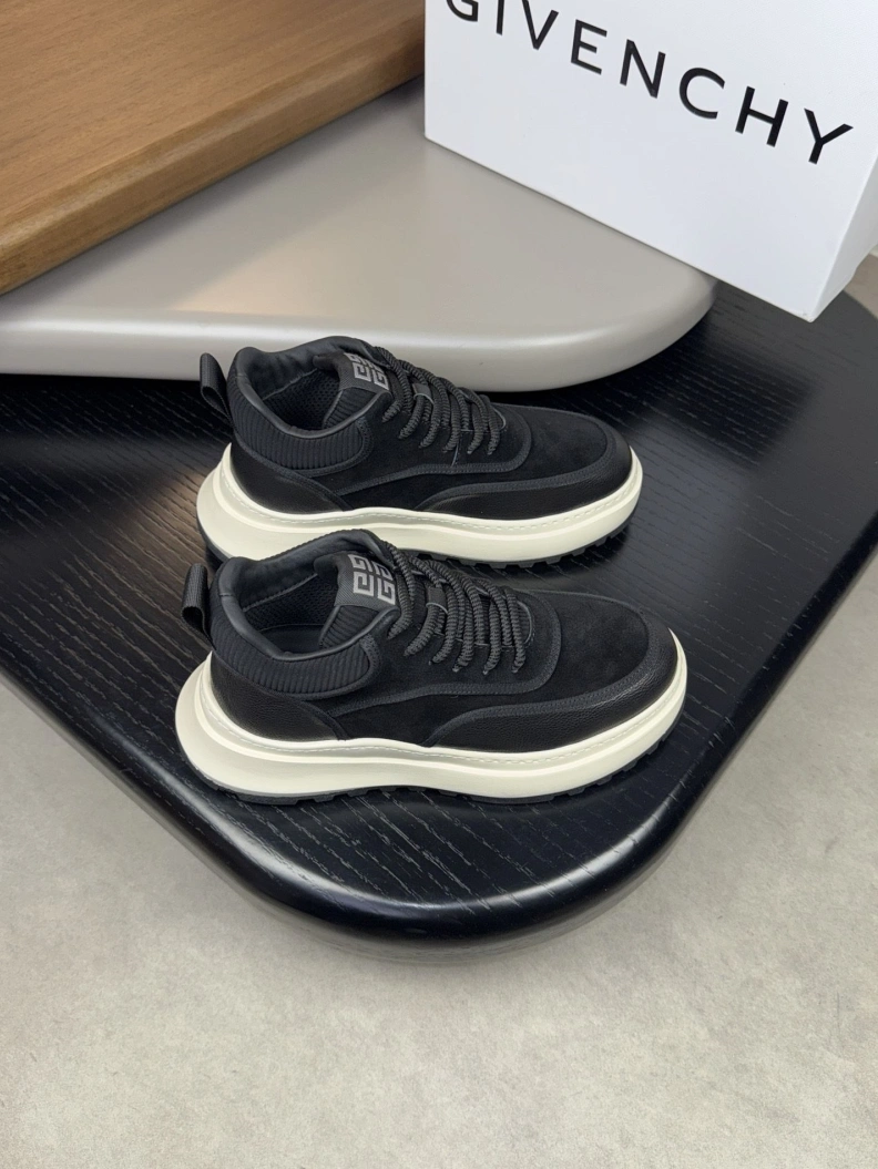 Sophisticated Gxvxnchy Sneakers 152420