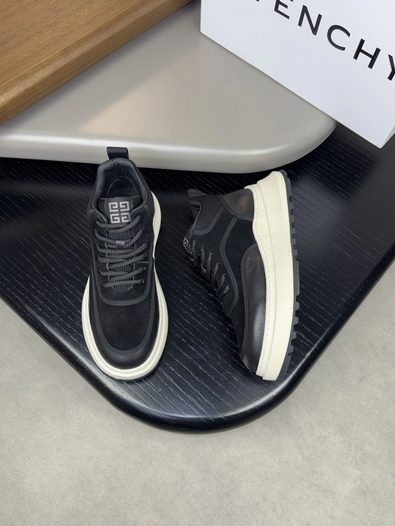 Sophisticated Gxvxnchy Sneakers 152420