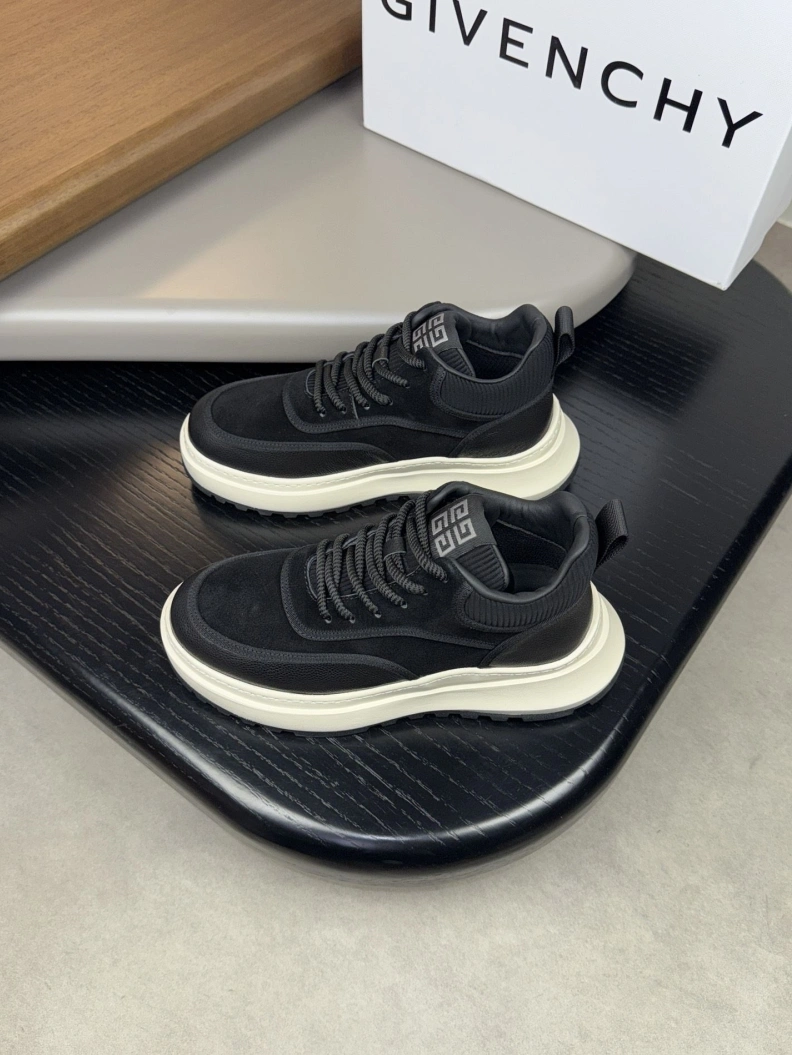 Sophisticated Gxvxnchy Sneakers 152420