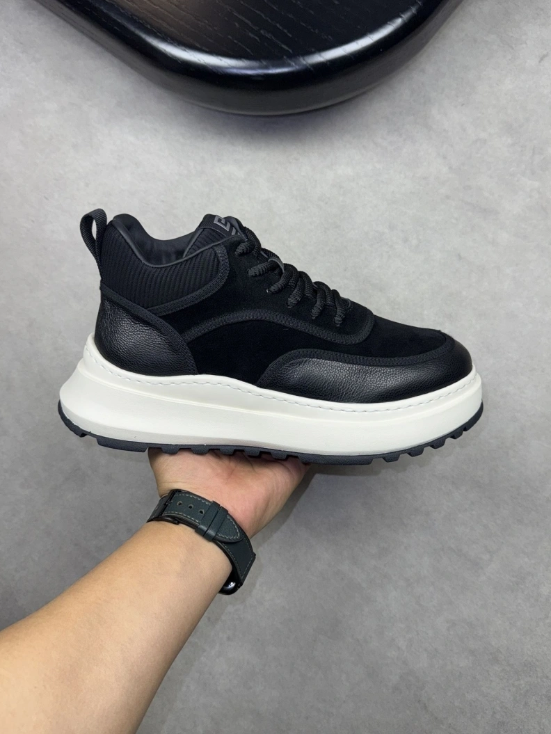 Sophisticated Gxvxnchy Sneakers 152420