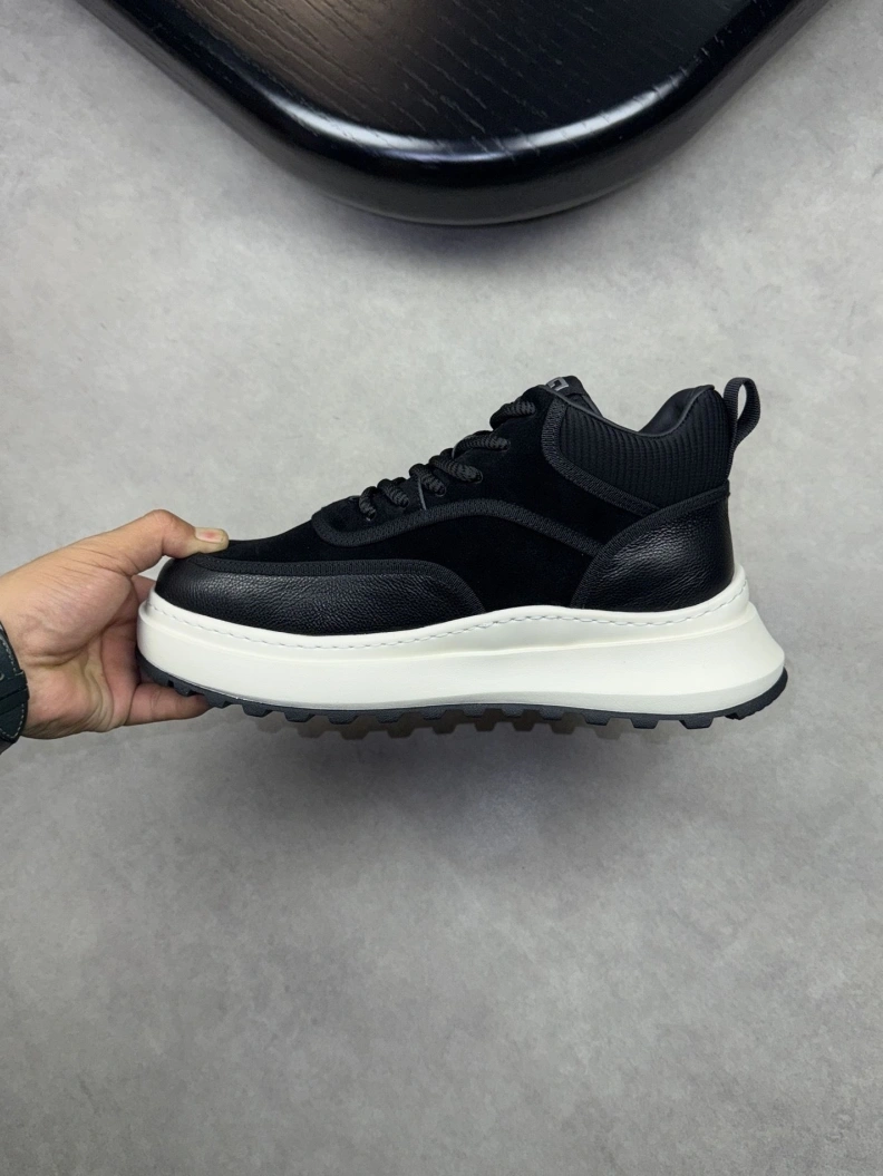 Sophisticated Gxvxnchy Sneakers 152420