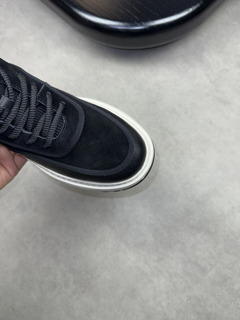 Sophisticated Gxvxnchy Sneakers 152420