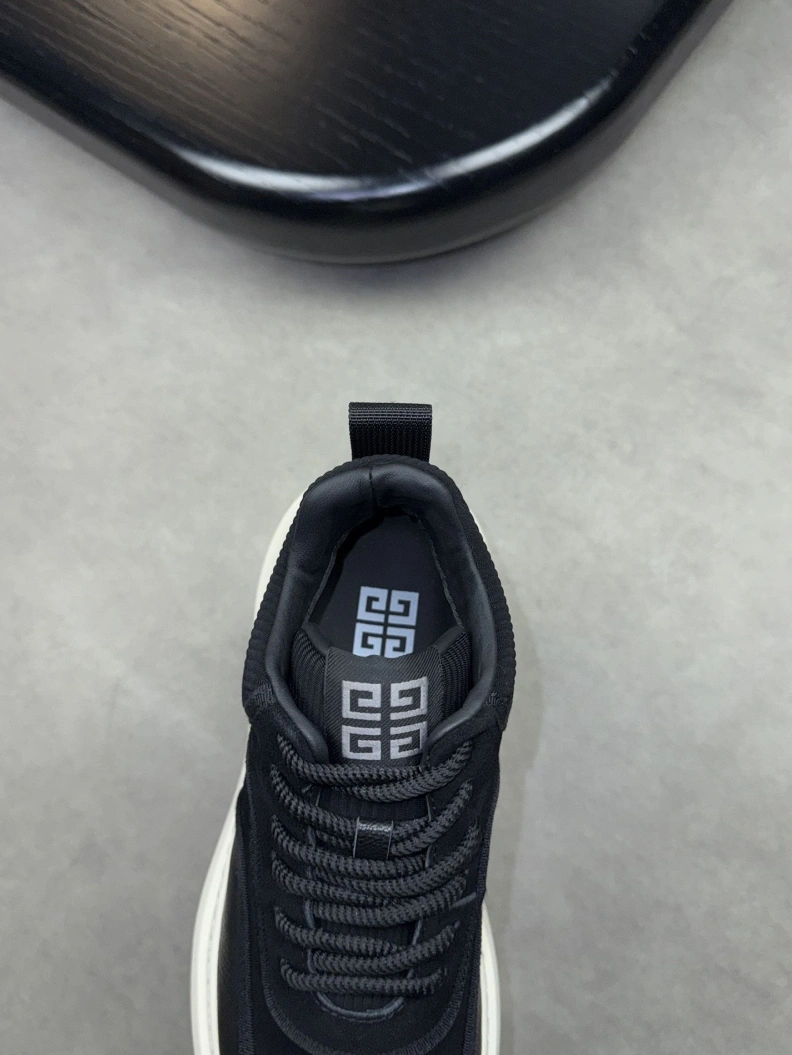 Sophisticated Gxvxnchy Sneakers 152420