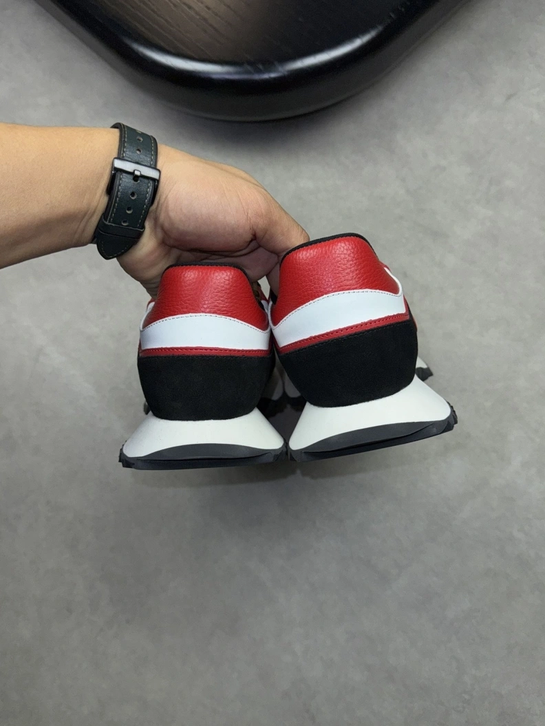 Unique Gxvxnchy Sneakers 152429