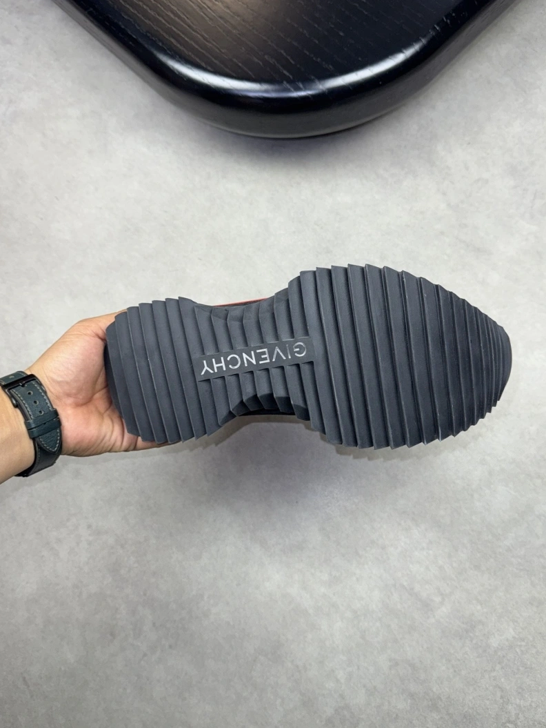 Unique Gxvxnchy Sneakers 152429