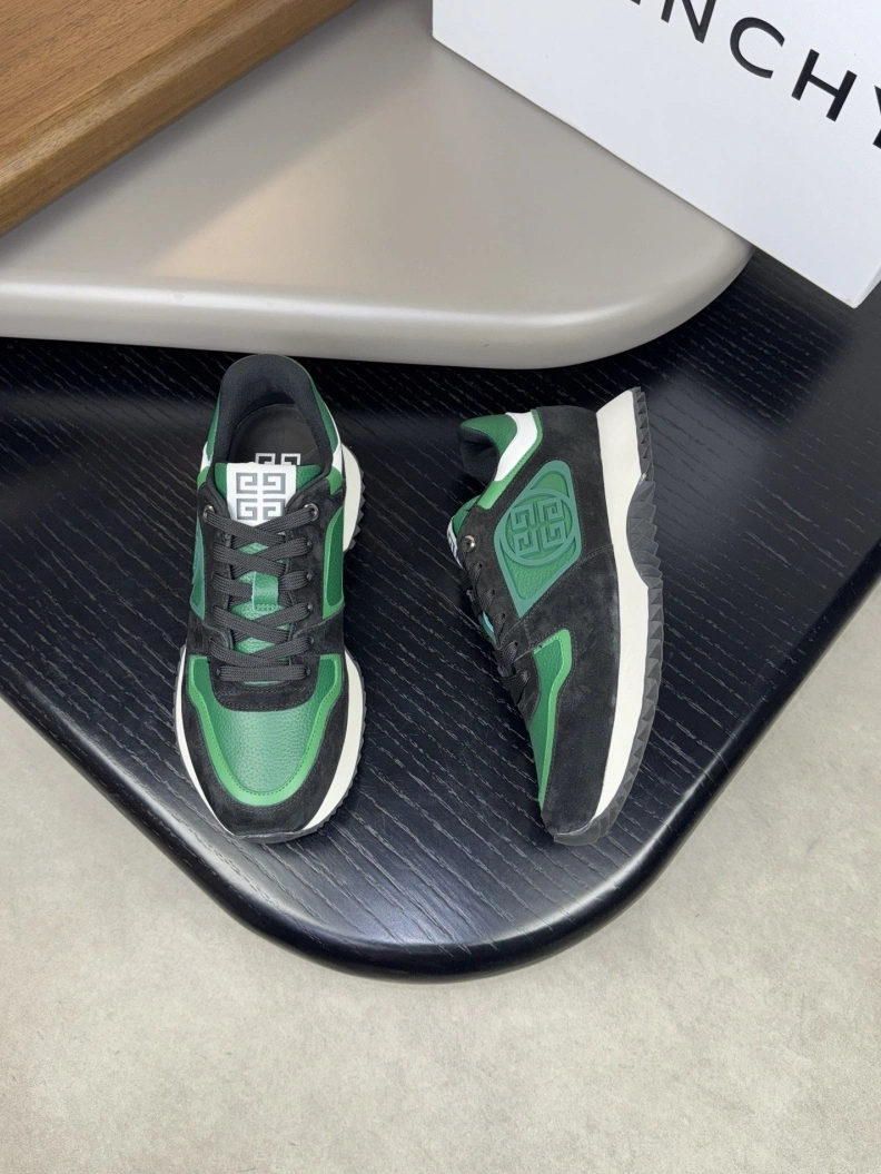 Stylish Gxvxnchy Sneakers 152418