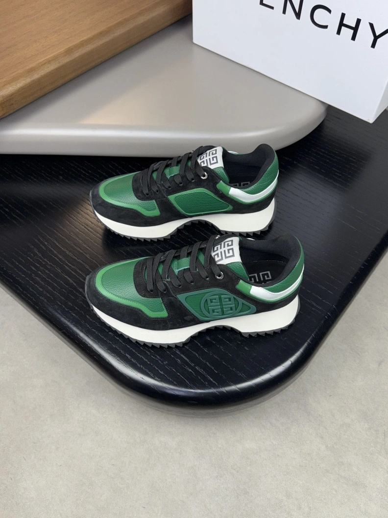 Stylish Gxvxnchy Sneakers 152418