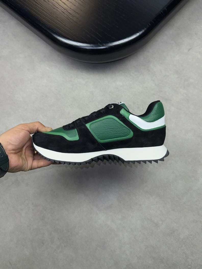 Stylish Gxvxnchy Sneakers 152418